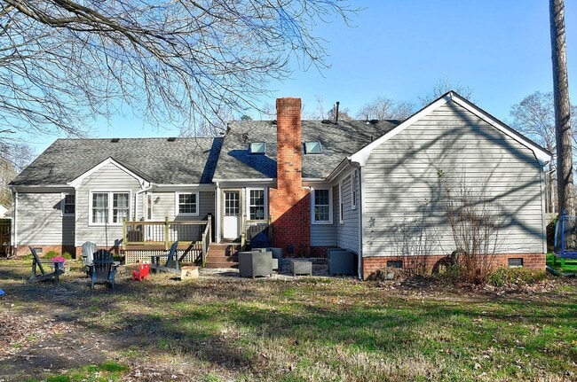 Building Photo - Spacious Ranch in Hickory