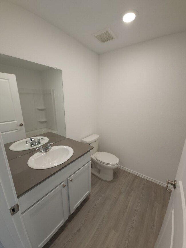 Building Photo - 2 weeks free Rent! Mission Del Lago- South of San Antonio, Tx