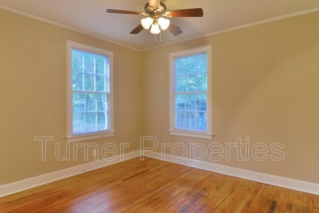 Building Photo - 2729 Kingswood Dr