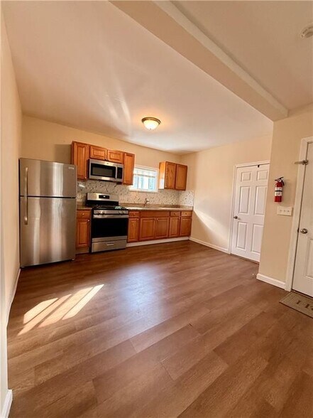 Building Photo - 194 Harrison St