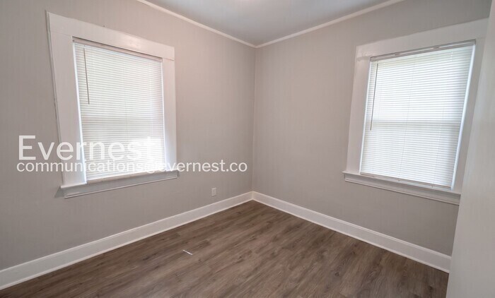 Building Photo - 887 Ellis Rd