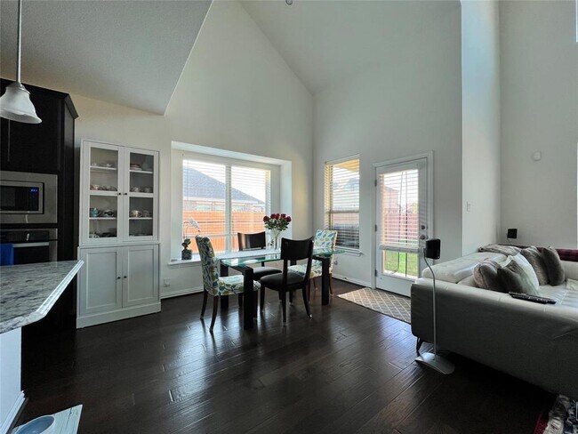 Building Photo - 3900 Eland Dr