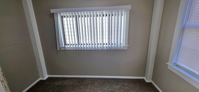 Building Photo - Adorable 3 Bedroom Bungalow Across from Mercy Hospital $1395!!!