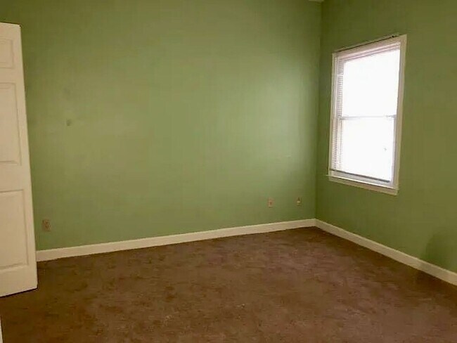 Building Photo - Spacious 3100 sq ft 3 bedroom 2 bath home on over 1.5 acres in Oak Ridge, NC