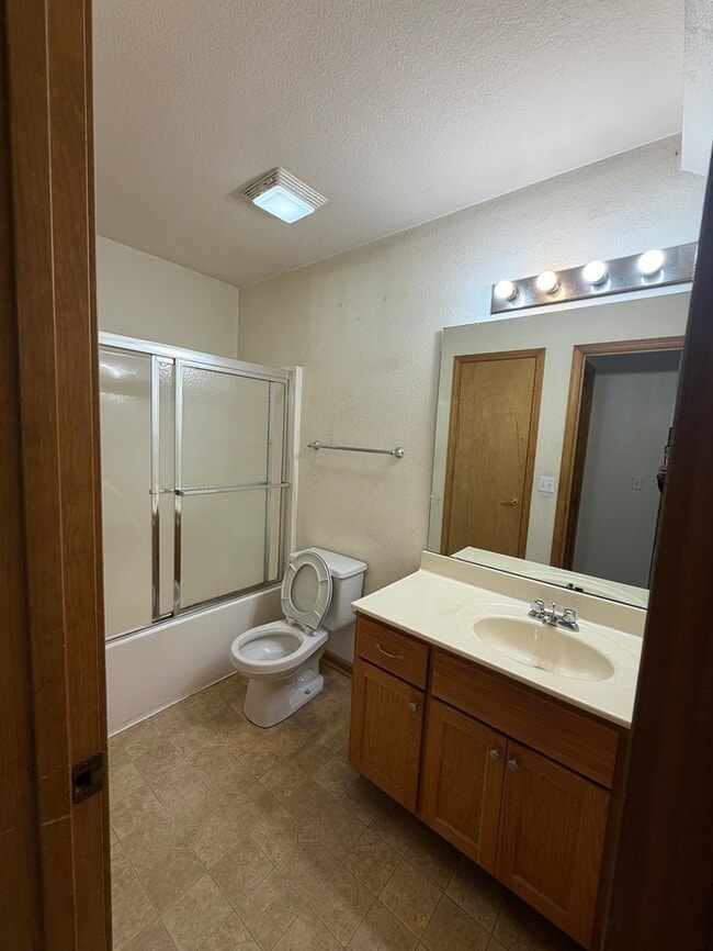 Building Photo - 2105 S 5th St