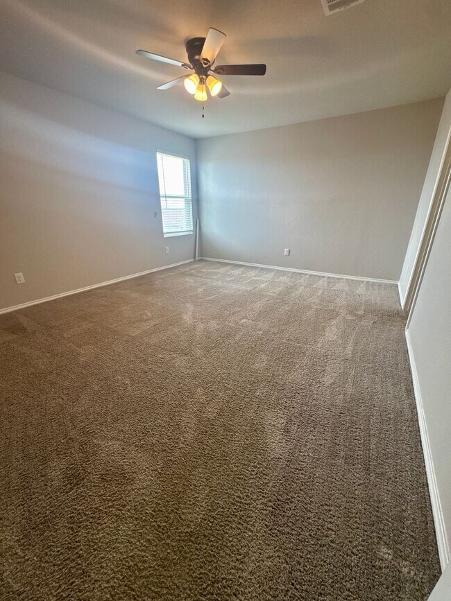 Building Photo - AVAILABLE IN BULVERDE!  In Hidden Trails S...