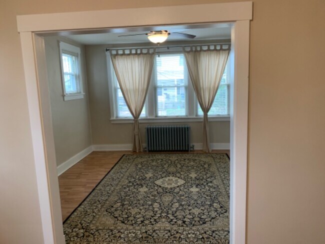 Building Photo - 313 311 Augusta St