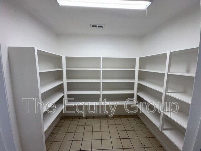 Building Photo - 5503 W Sweet Dr