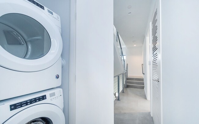 Building Photo - 3264 Bird Ave