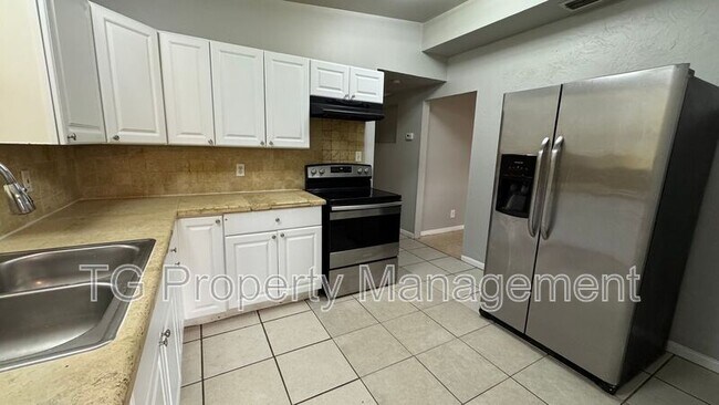 Building Photo - 1053 Cherbourg Ave E