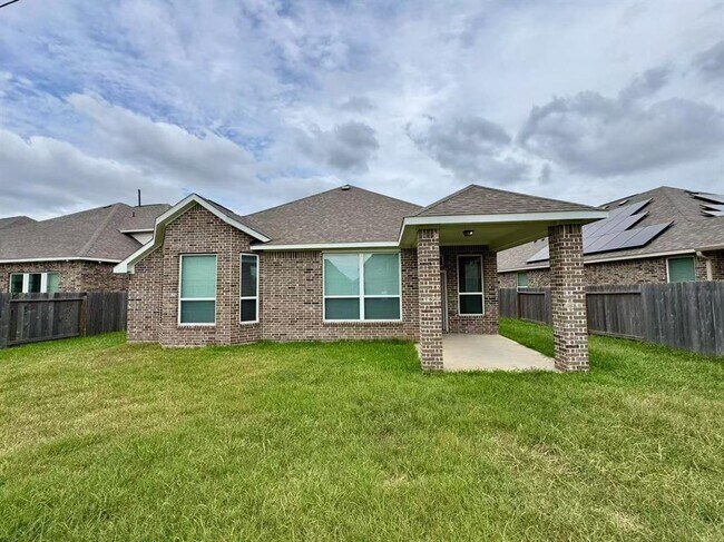 Building Photo - 30111 Twisting Springs Dr