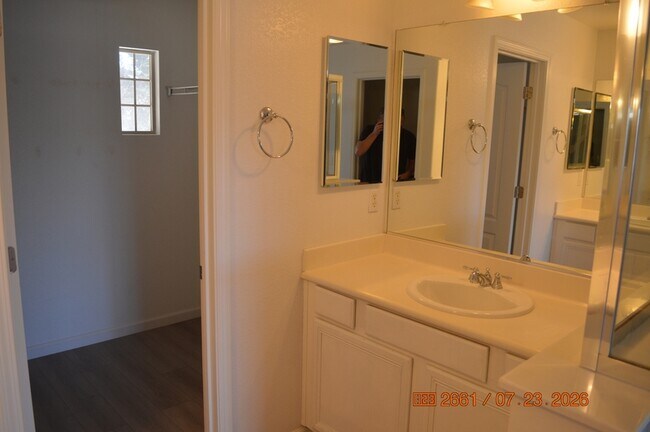 Building Photo - 16777 English Country Trail