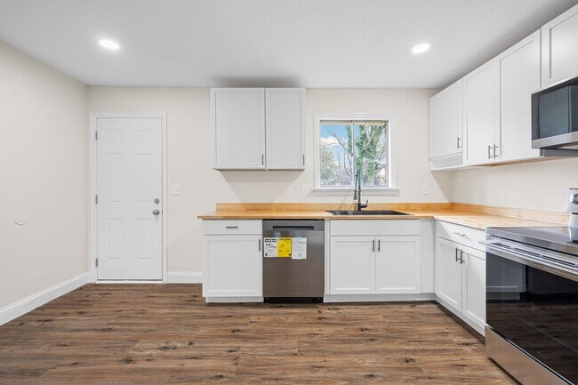 Building Photo - 3332 Gundy Dr