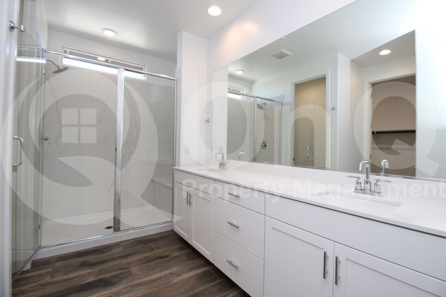 Building Photo - 3303 S Piedra Cir
