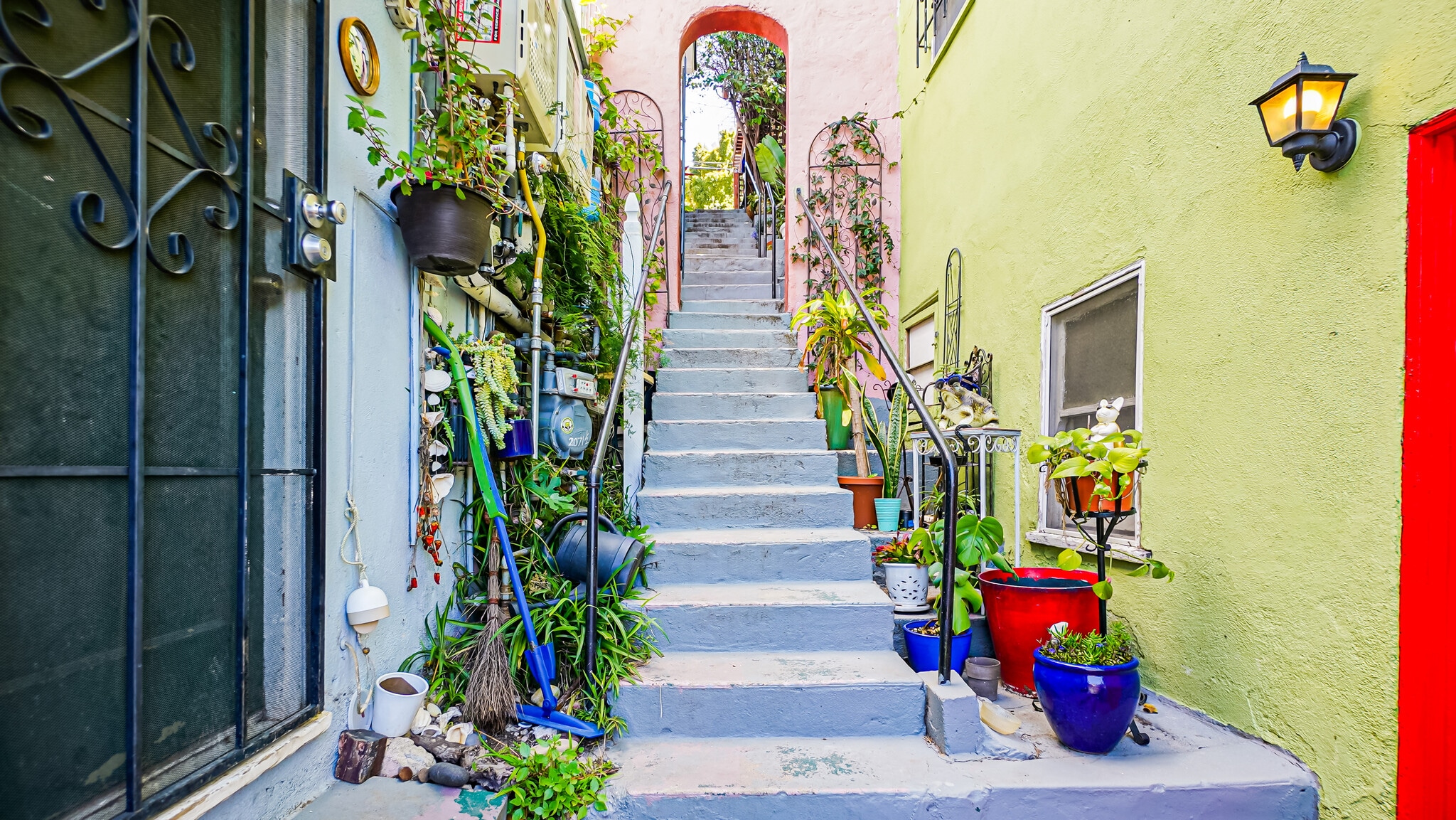 Building Photo - 2065 Ivar Ave