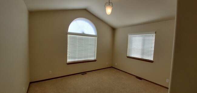 Building Photo - Beautiful 3 Bedroom Home in Fieldstone Nei...