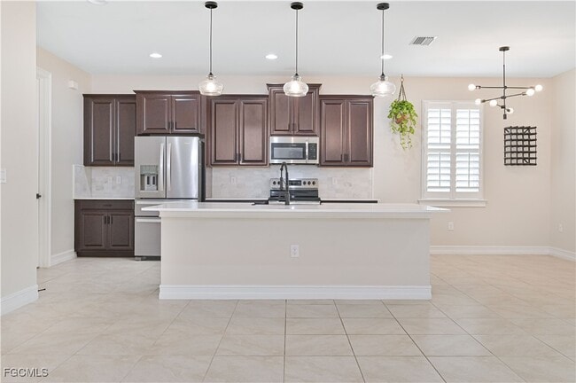 Building Photo - 2852 Royal Gardens Ave