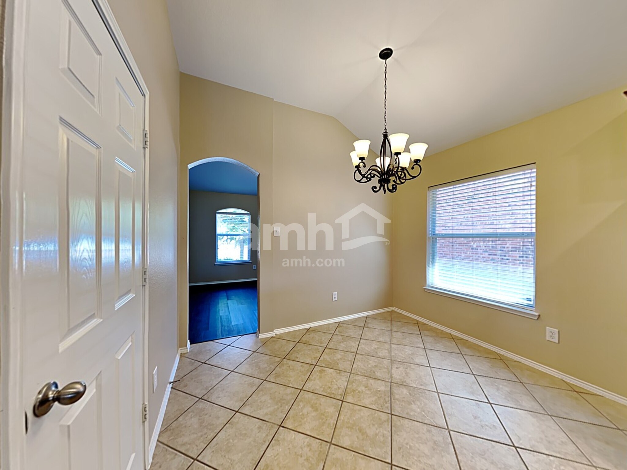 Building Photo - 1117 Luckenbach Dr