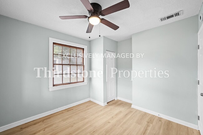 Building Photo - 8057 Oakwood St