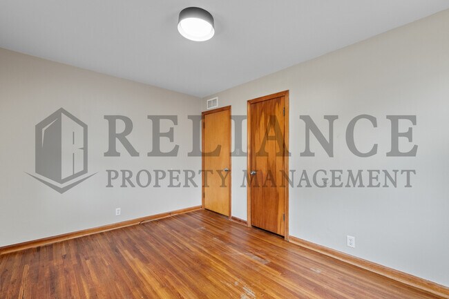 Building Photo - 1720 S Windsor Rd