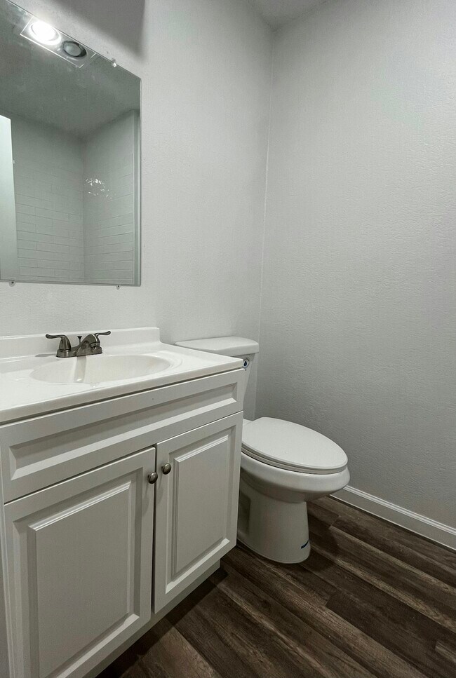 Building Photo - 6862 S Creek Dr