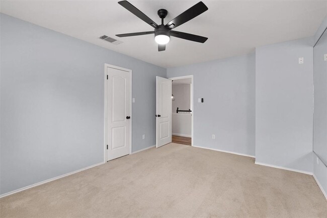 Building Photo - 3817 Newland Dr