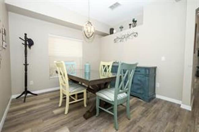 Building Photo - 694 Seabrook Ct