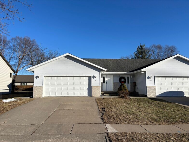 Building Photo - 125 Rosewood Ln S