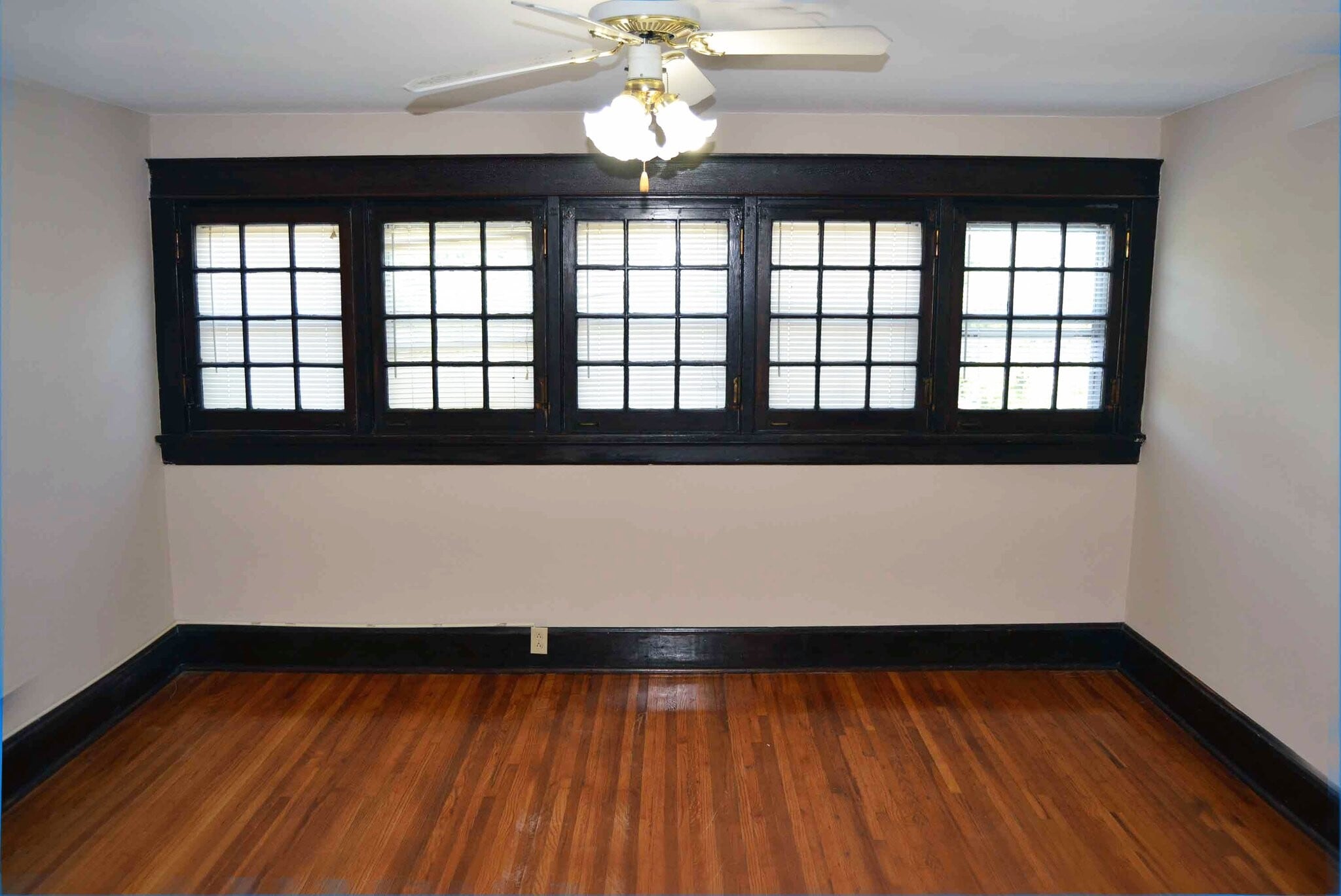 Building Photo - 2217 Belmont Blvd