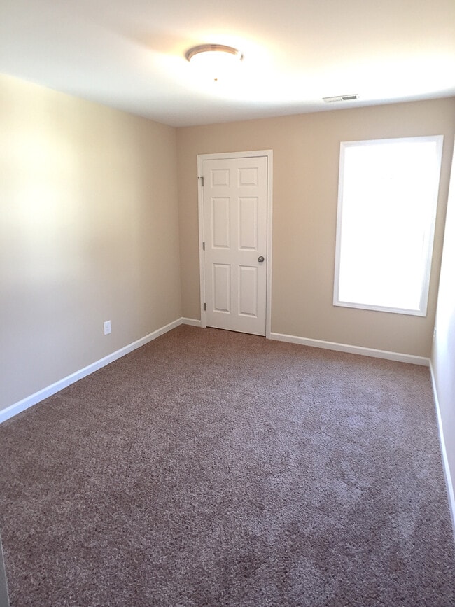 Building Photo - Nice townhouse duplex in convenient Kannap...