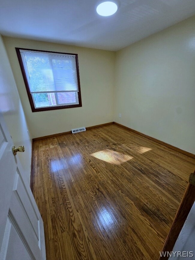 Building Photo - 9 Floreis Ct