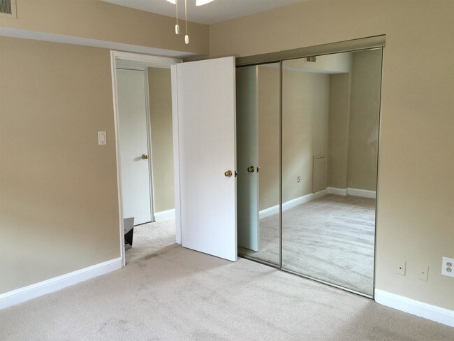 Building Photo - 2105 N Scott St