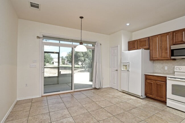 Building Photo - 815 Prairie Grass Ln