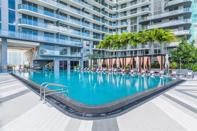 Building Photo - 121 NE 34th St