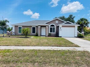 Building Photo - GARDENS OF GULF COVE