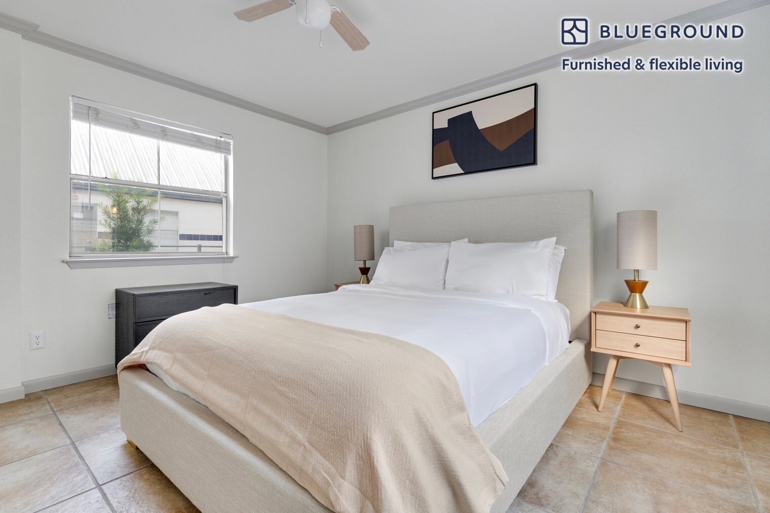 Building Photo - 201 E 4th St