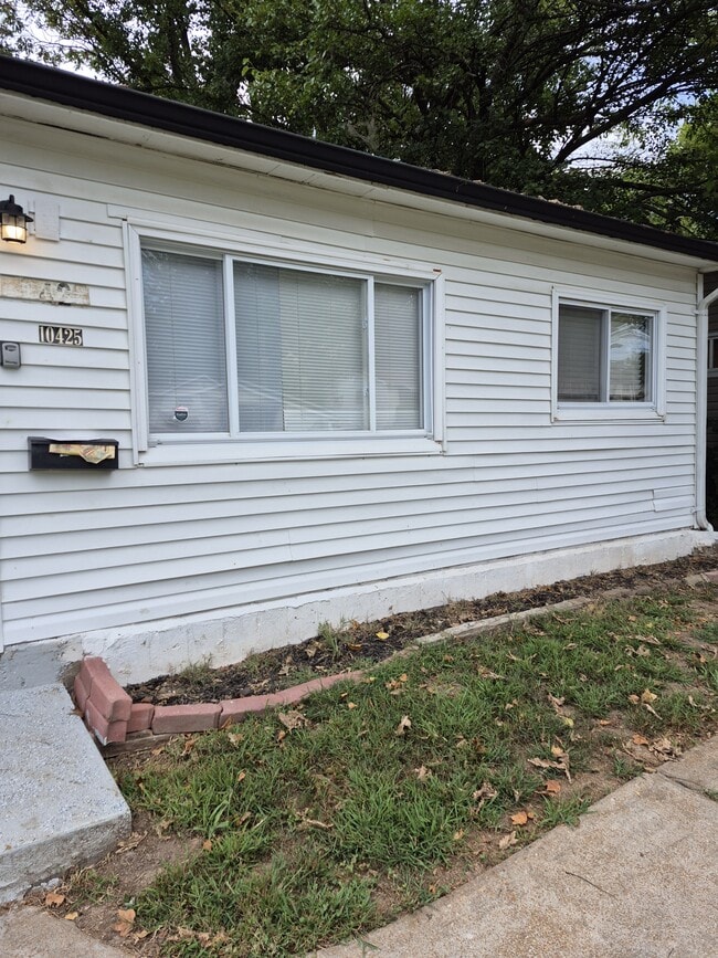 Building Photo - 10425 Earl Dr