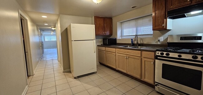 Building Photo - 2308 N Meade Ave