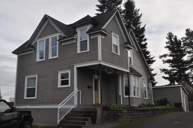 Building Photo - PRELEASING: 6 bed/2 bath House close to WWU and Downtown!
