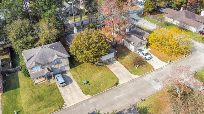 Building Photo - Well-maintained home located near Lake Conroe, offering the perfect balance of comfort & convenie...