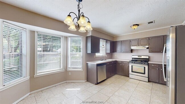 Building Photo - 3004 Longleaf Dr