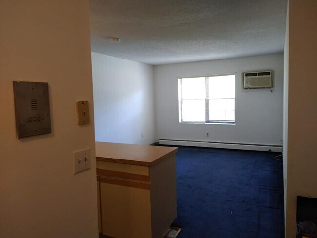 Building Photo - 8 Kenmar Dr