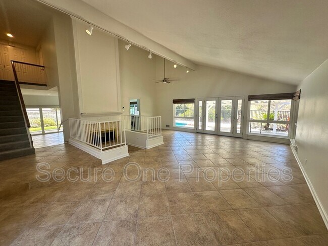 Building Photo - 288 W Siesta Ave