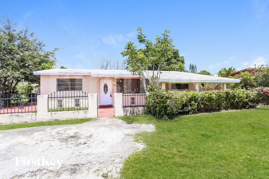 Building Photo - 731 NW 175th Dr