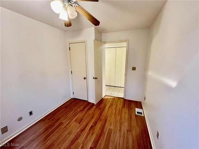 Building Photo - 301 Bogart Rd