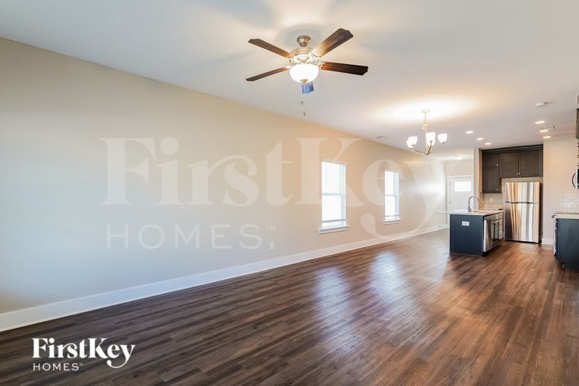 Building Photo - 2758 Village Pl