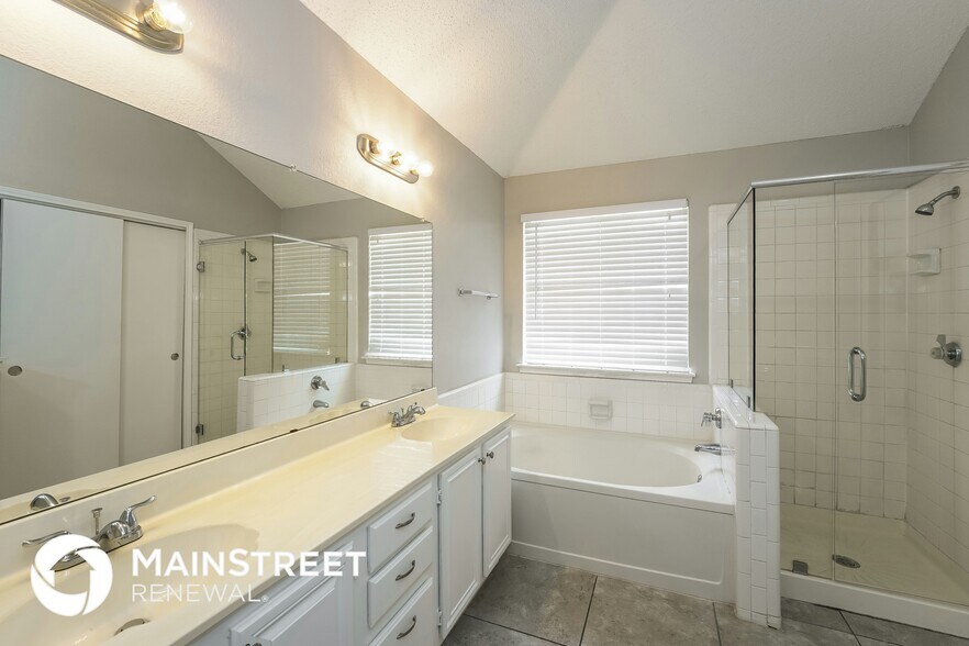 Building Photo - 2700 Forest Creek Dr