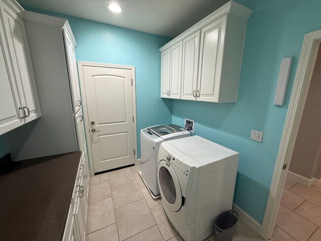 Building Photo - Beautiful Home in Springlake