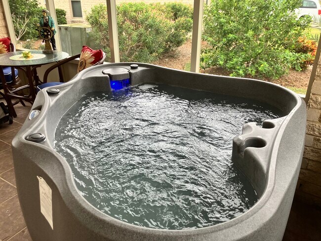 Building Photo - 2 S Bay Hill Dr