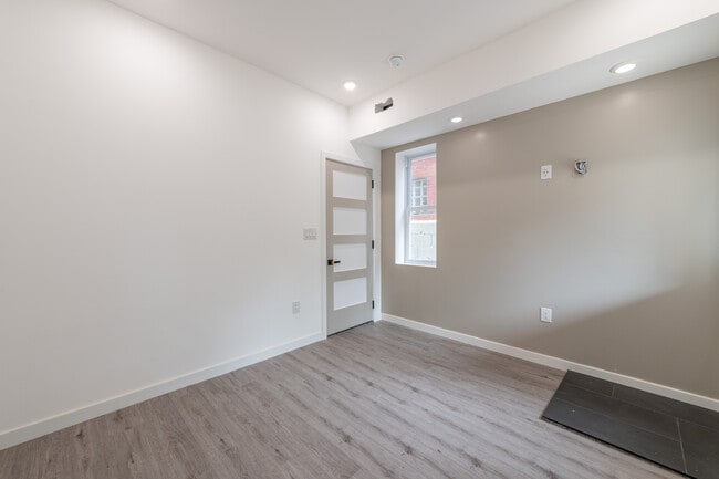 Building Photo - 2521 Grays Ferry Ave